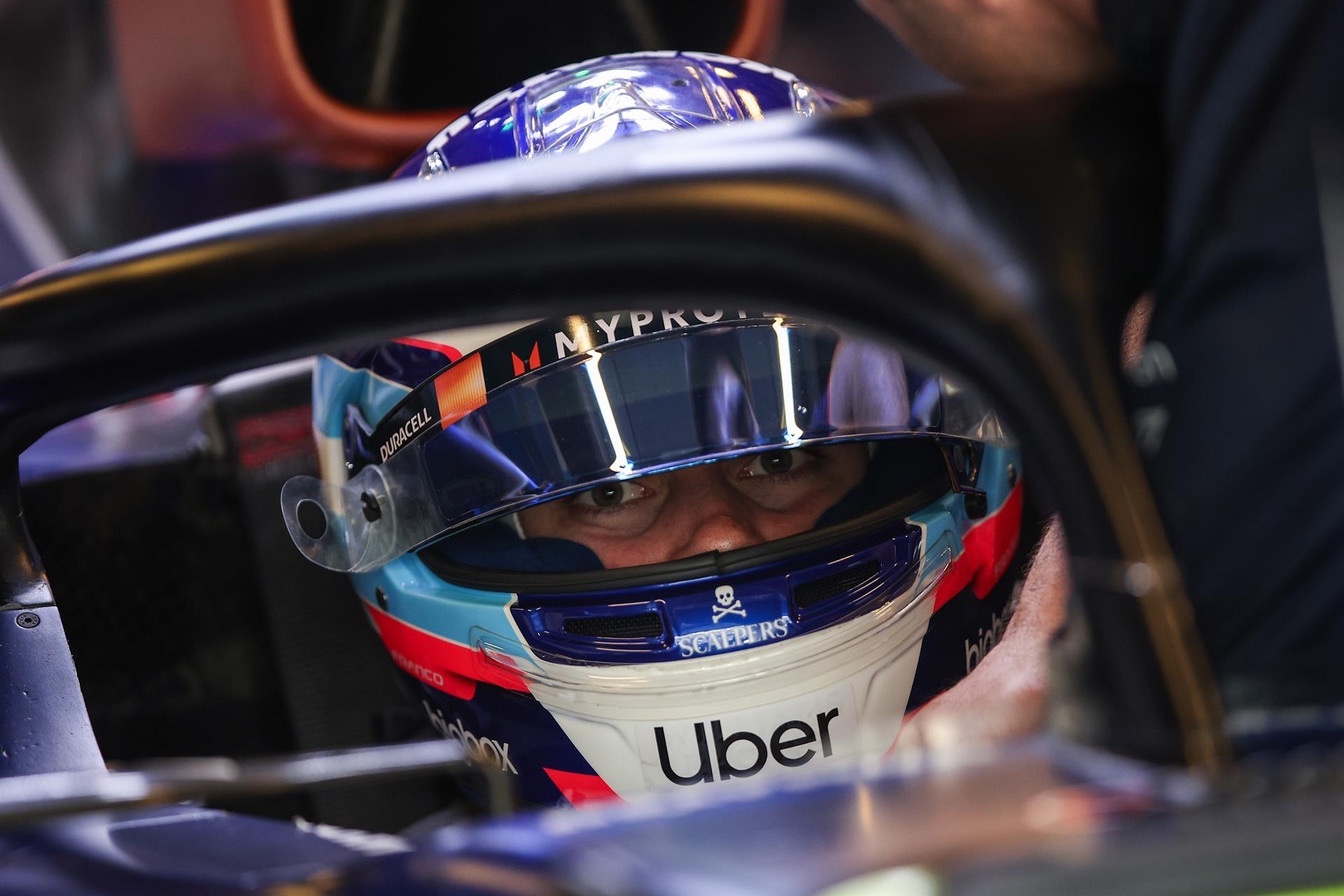 Franco Colapinto en el cockpit con casco argentino y Uber en el pecho · Fórmula 1 2024